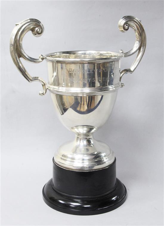 A George V silver two handled trophy cup, Birmingham, 1913, overall 28.5cm.